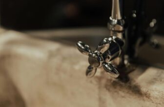 Incorporating Metallic Finishes Into Your Bathroom Design